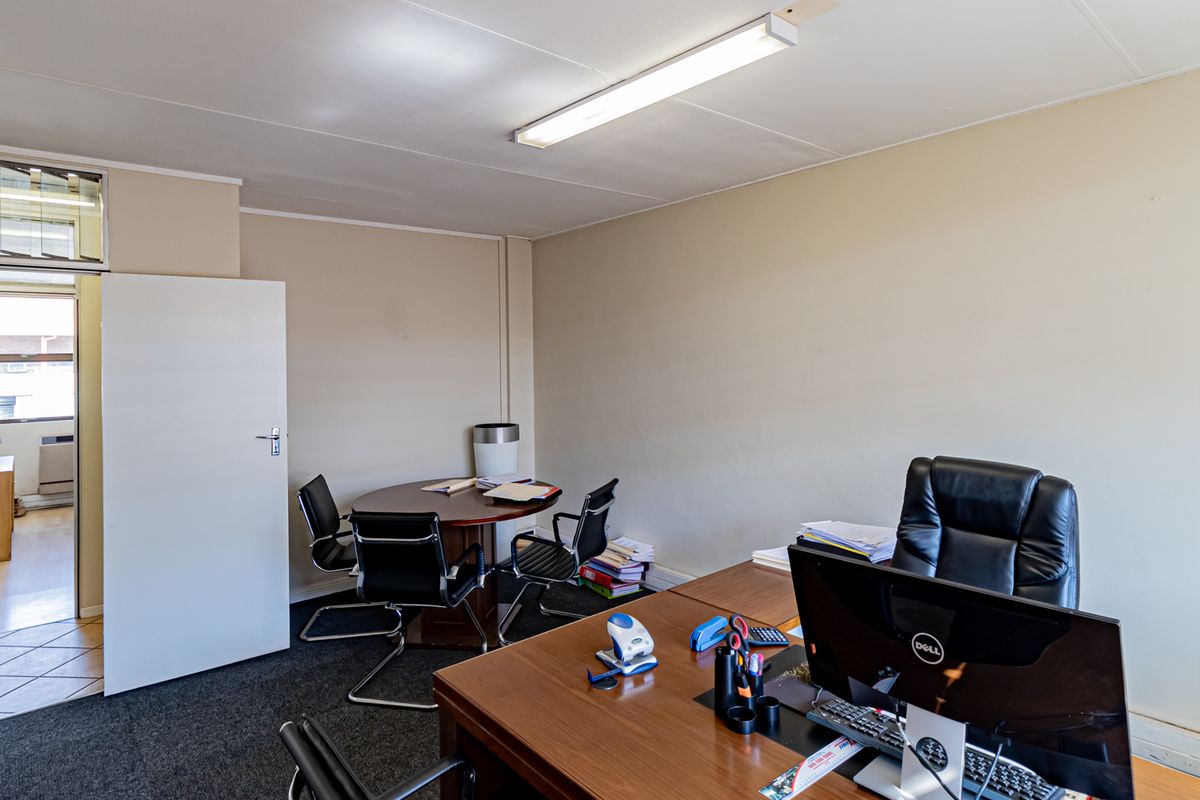 Neat Offices Available Now To Rent Or For Sale. - Photo 5