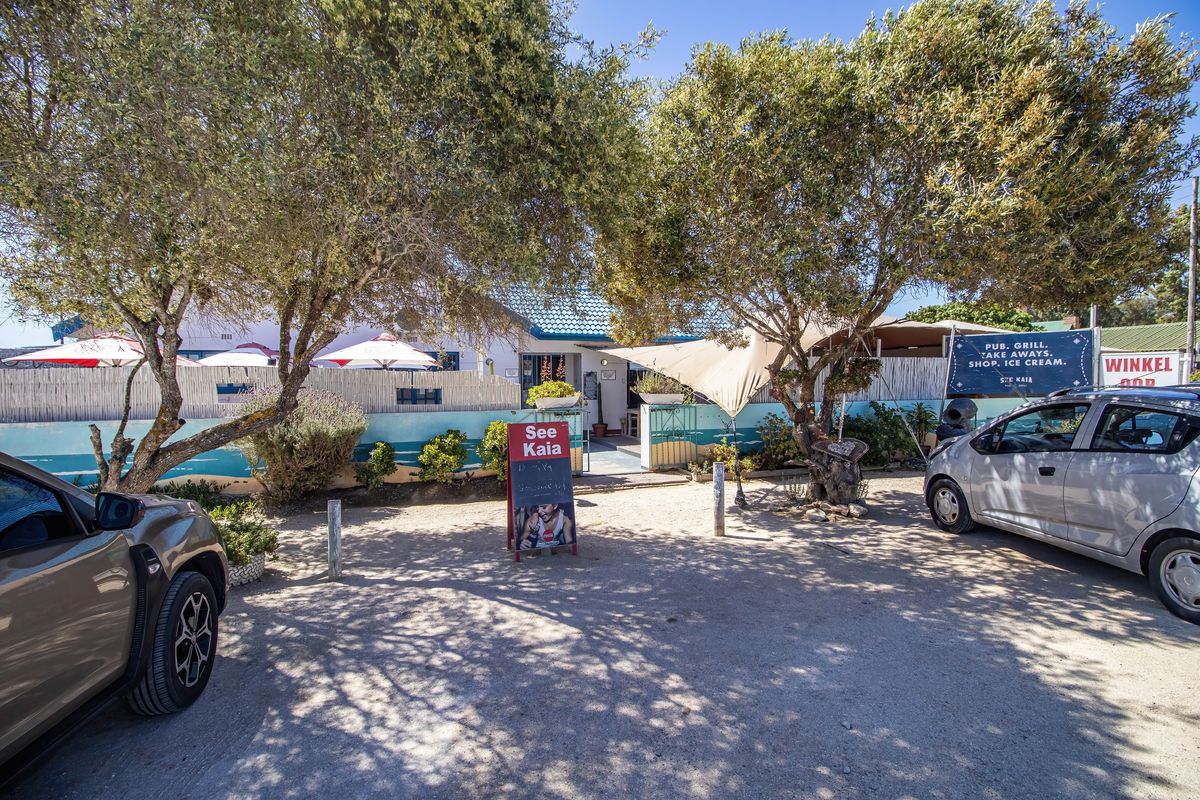 ESTABLISHED LANDMARK RESTAURANT OFFERING VERSATILE COMMERCIAL POSSIBILITIES - Photo 5