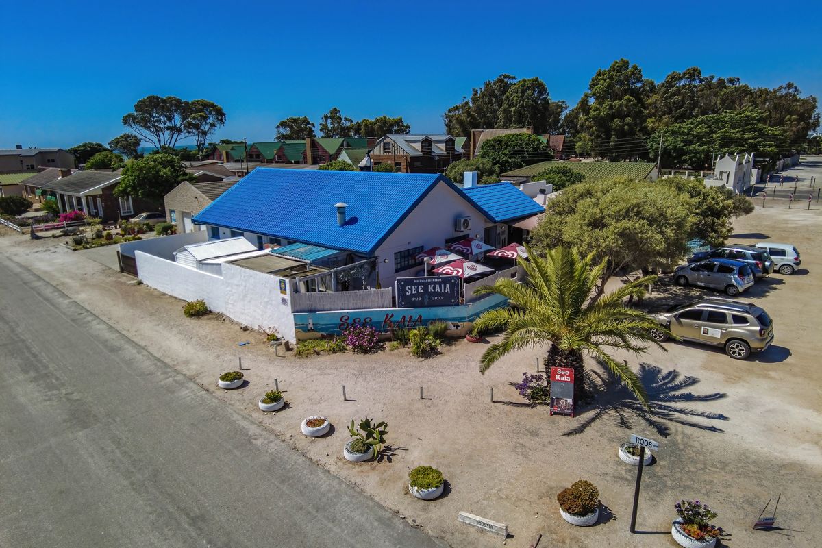 ESTABLISHED LANDMARK RESTAURANT OFFERING VERSATILE COMMERCIAL POSSIBILITIES - Photo 2