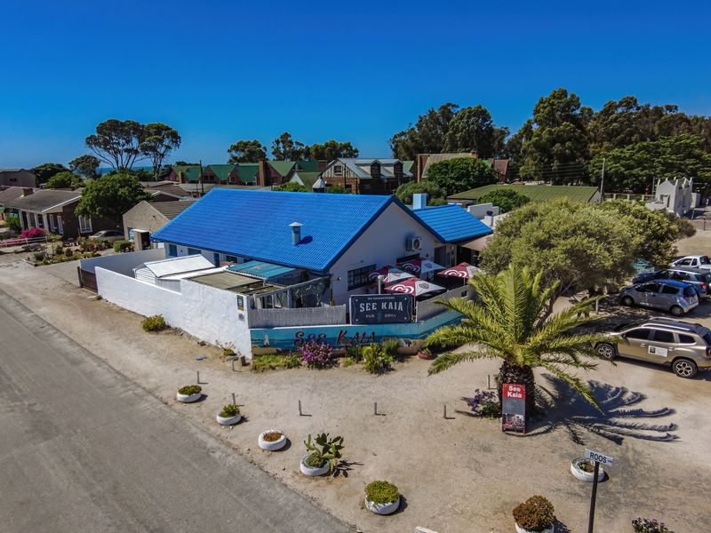 ESTABLISHED LANDMARK RESTAURANT OFFERING VERSATILE COMMERCIAL POSSIBILITIES - Photo 3