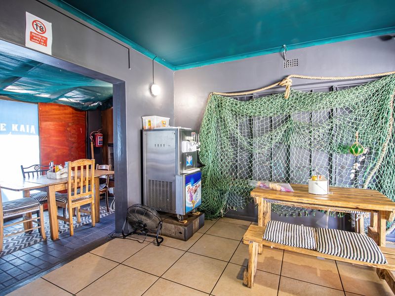 ESTABLISHED LANDMARK RESTAURANT OFFERING VERSATILE COMMERCIAL POSSIBILITIES - Photo 9