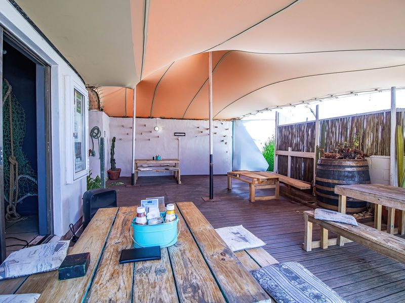 ESTABLISHED LANDMARK RESTAURANT OFFERING VERSATILE COMMERCIAL POSSIBILITIES - Photo 7