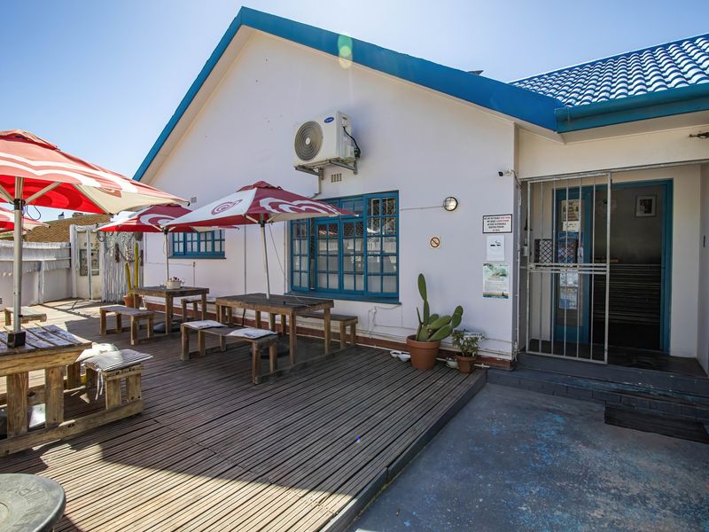 ESTABLISHED LANDMARK RESTAURANT OFFERING VERSATILE COMMERCIAL POSSIBILITIES - Photo 6