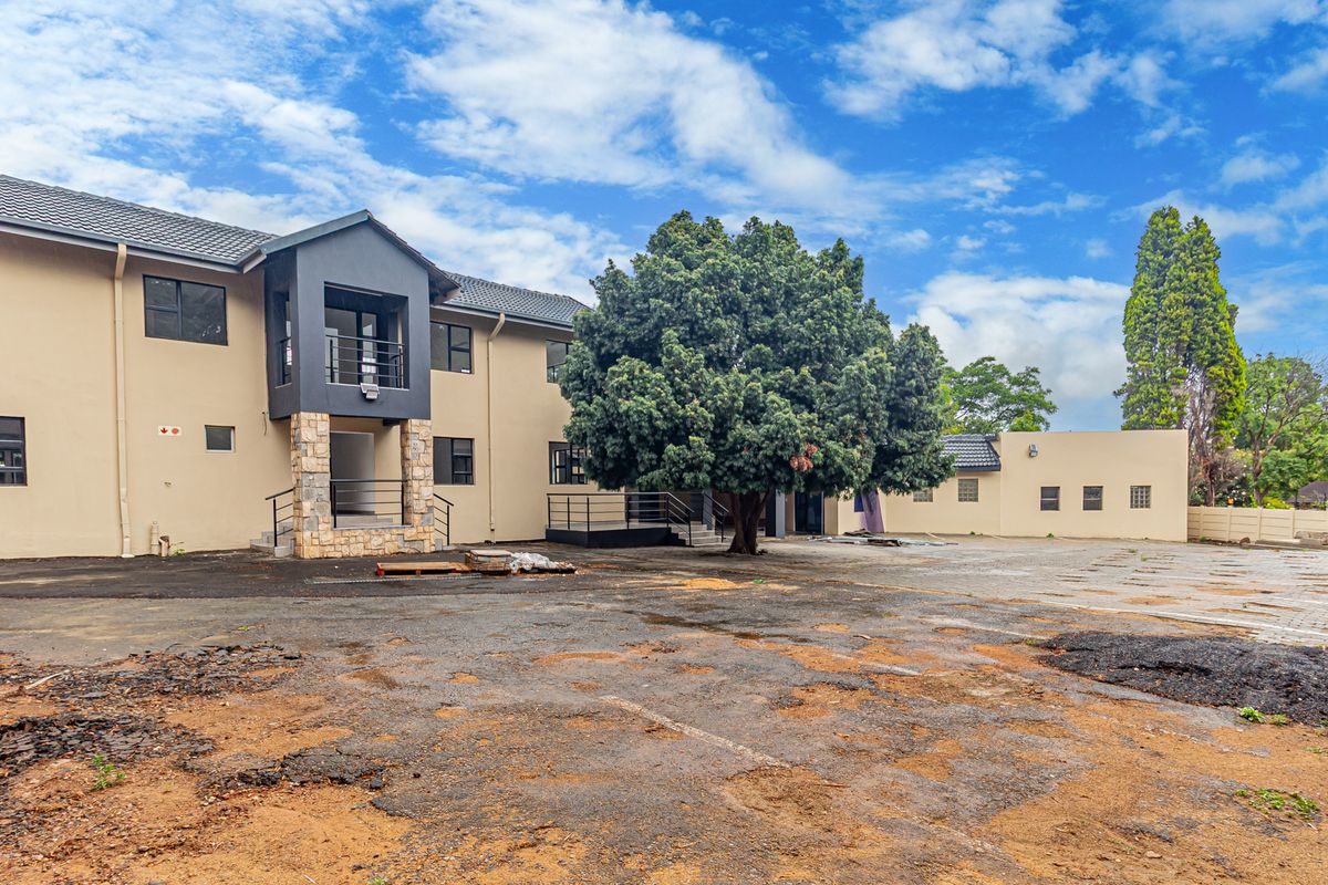Immaculate Premises Opposite DSTV Head Office For Sale / To Let. - Photo 4