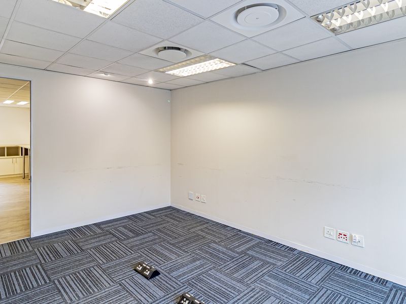 Smart Move In Ready Offices At A Great Address. - Photo 9