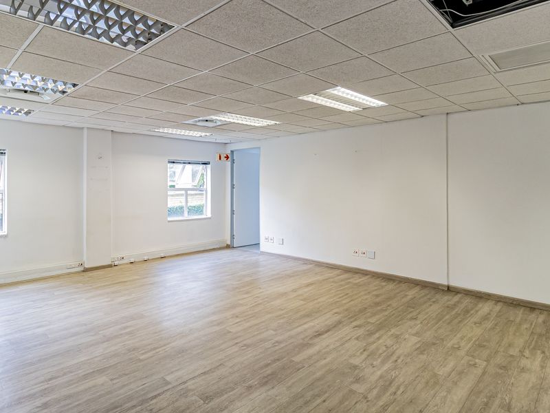 Smart Move In Ready Offices At A Great Address. - Photo 7