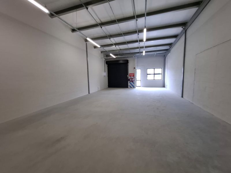 Modern 115 squaresLight Industrial Warehouse. Unit G05, The Exchange, Montague Gardens. - Photo 10