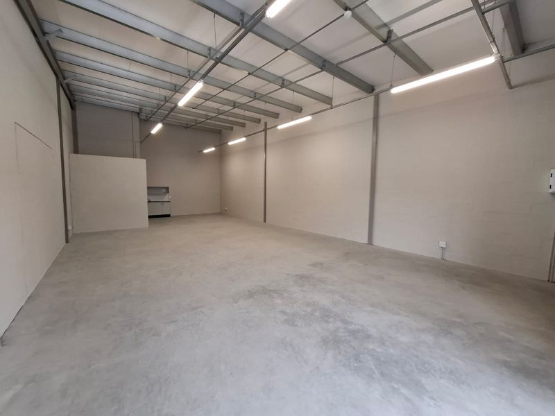 Modern 115 squaresLight Industrial Warehouse. Unit G05, The Exchange, Montague Gardens. - Photo 6