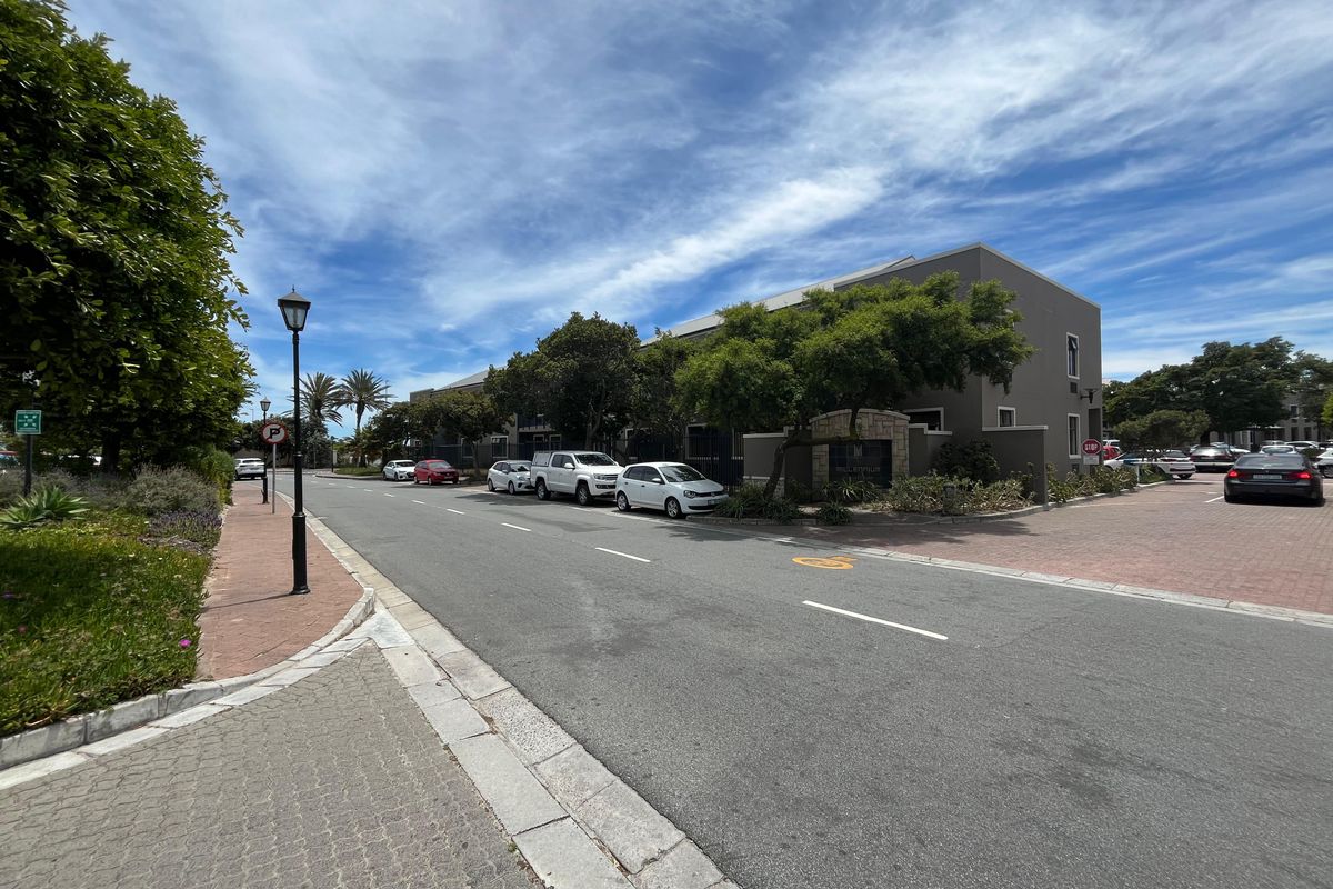 Modern 55 squares Office with Balcony in Century City, Millennium Business Park. - Photo 4