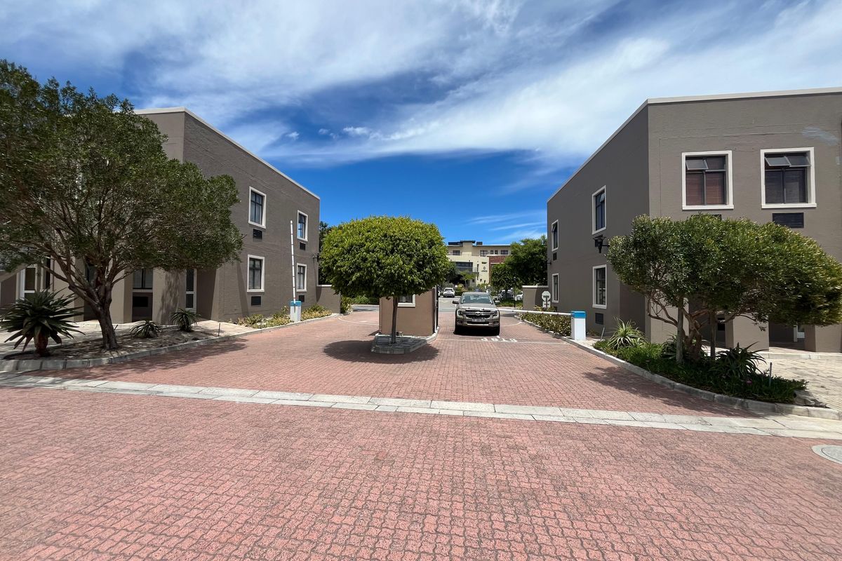 Modern 55 squares Office with Balcony in Century City, Millennium Business Park. - Photo 5