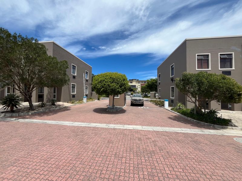 Modern 55 squares Office with Balcony in Century City, Millennium Business Park. - Photo 5