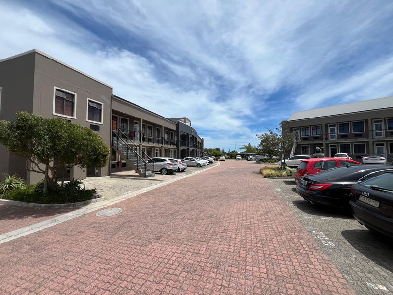 Modern 55 squares Office with Balcony in Century City, Millennium Business Park. - Photo 7