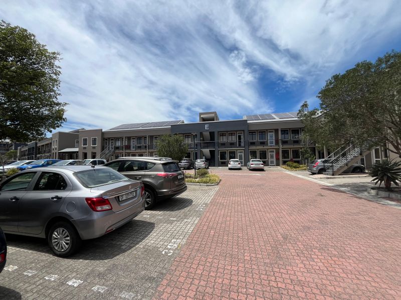 Modern 55 squares Office with Balcony in Century City, Millennium Business Park. - Photo 6