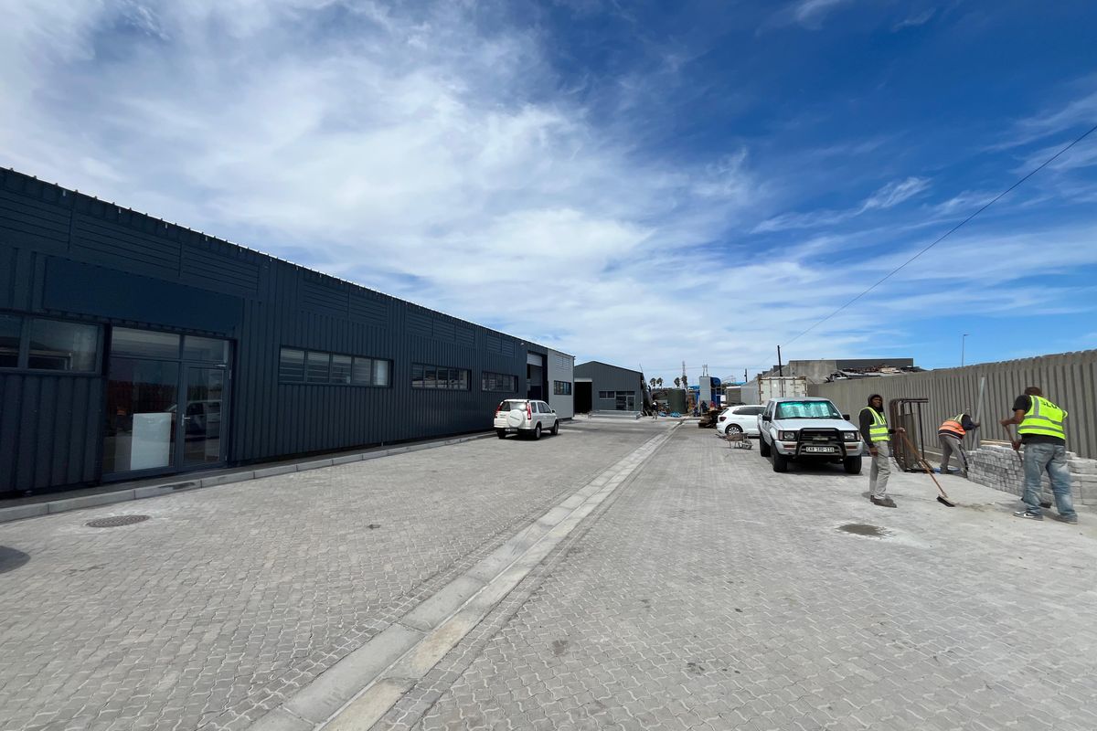 Newly-Renovated 396 squares Industrial Warehouse with Yard Option in Sought-After Tokai - Photo 3