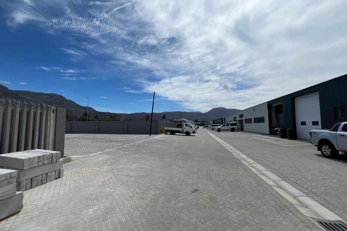 Newly-Renovated 396 squares Industrial Warehouse with Yard Option in Sought-After Tokai - Photo 5