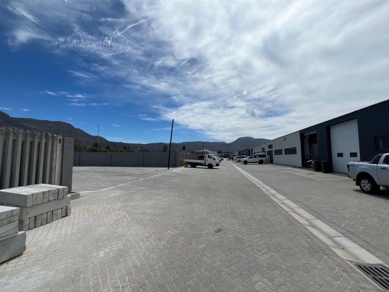 Newly-Renovated 396 squares Industrial Warehouse with Yard Option in Sought-After Tokai - Photo 5