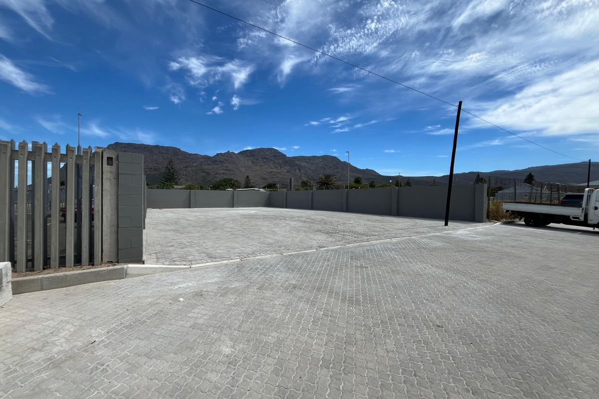 Newly-Renovated 396 squares Industrial Warehouse with Yard Option in Sought-After Tokai - Photo 4