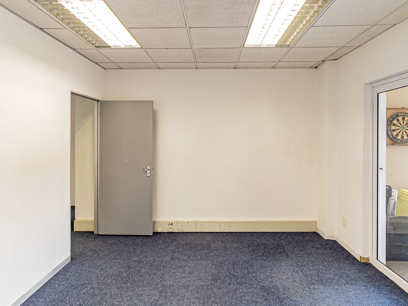 Smart A Grade Modern Offices Available To Suit. - Photo 6