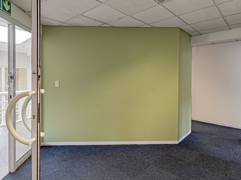 Smart A Grade Modern Offices Available To Suit. - Photo 5