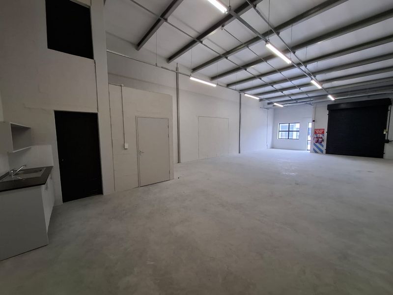 Contemporary 121m2 Light Industrial Unit – Unit G04, Block G, New Development in Montague Gardens - Photo 2