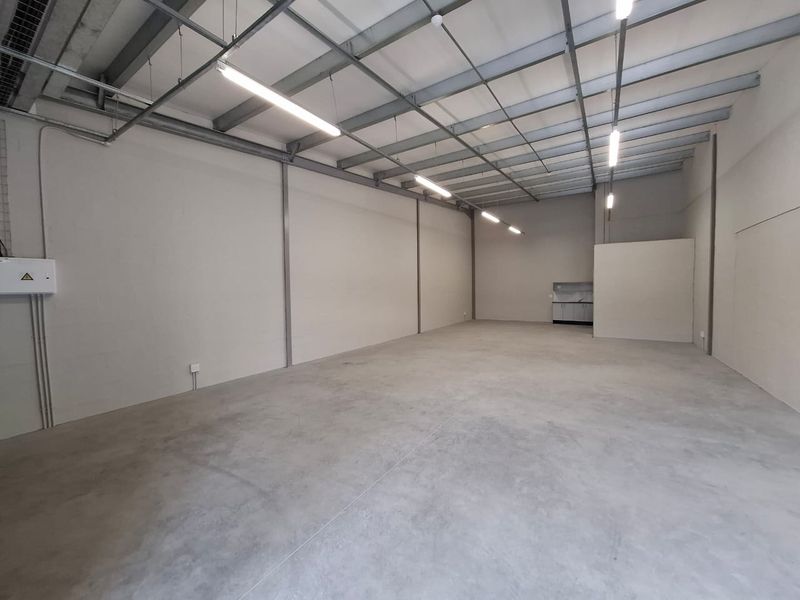 Contemporary 121m2 Light Industrial Unit – Unit G04, Block G, New Development in Montague Gardens - Photo 10