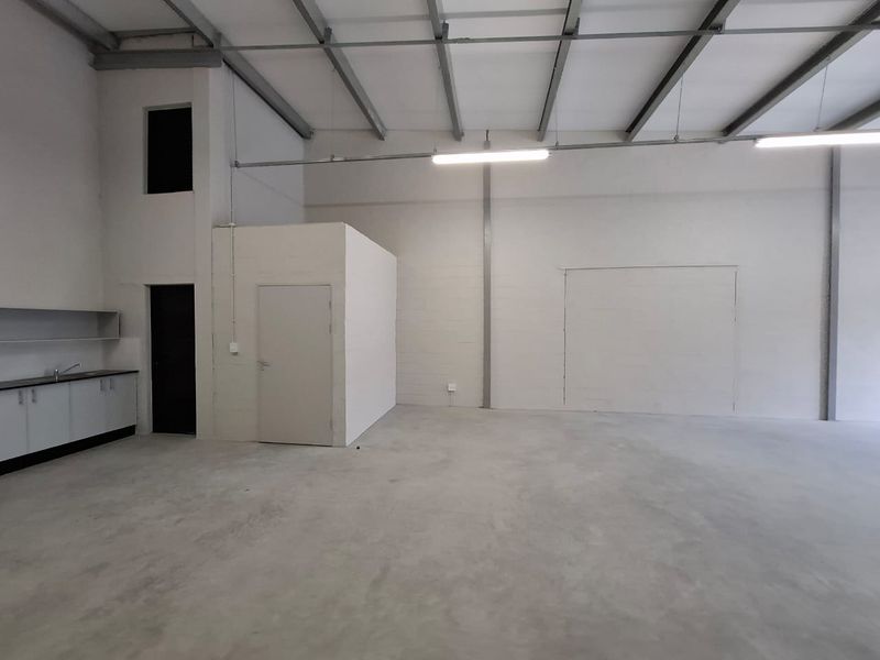 Contemporary 121m2 Light Industrial Unit – Unit G04, Block G, New Development in Montague Gardens - Photo 7