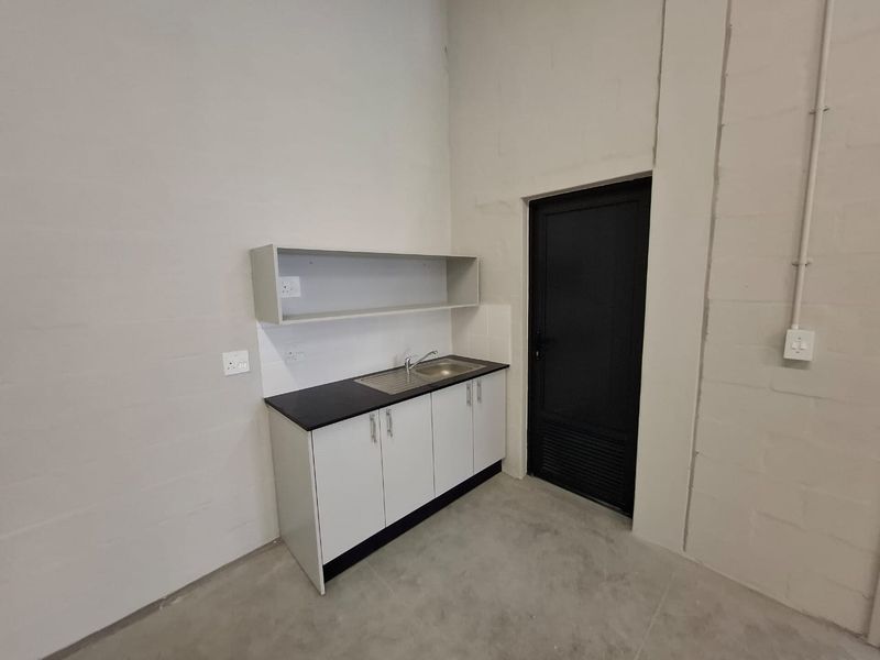 Contemporary 121m2 Light Industrial Unit – Unit G04, Block G, New Development in Montague Gardens - Photo 6