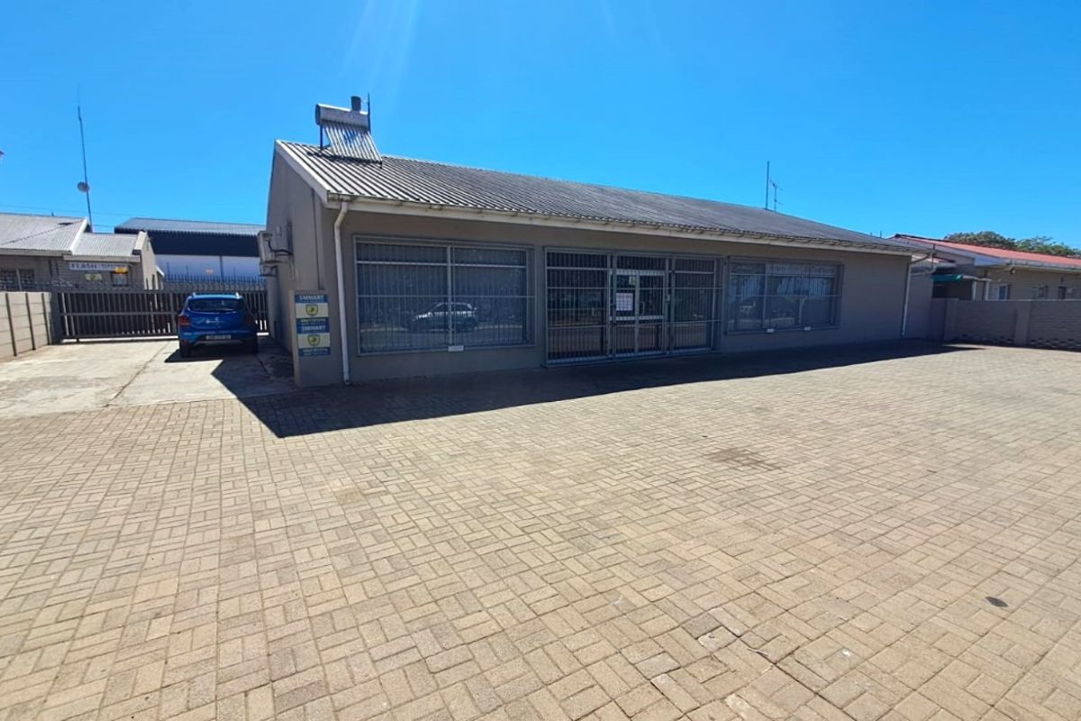 SECURE COMMERCIAL PROPERTY FOR SALE IN HUMANSDORP - Photo 5