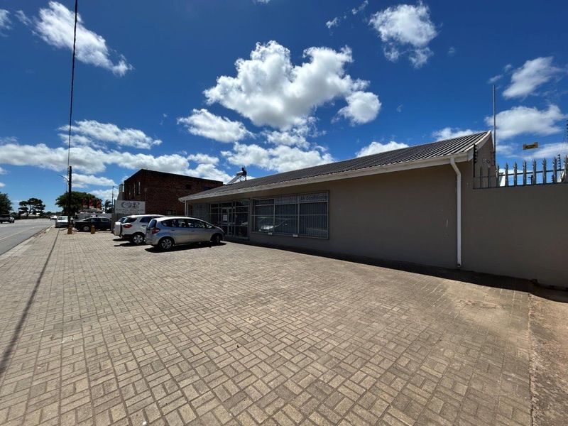 SECURE COMMERCIAL PROPERTY FOR SALE IN HUMANSDORP - Photo 4