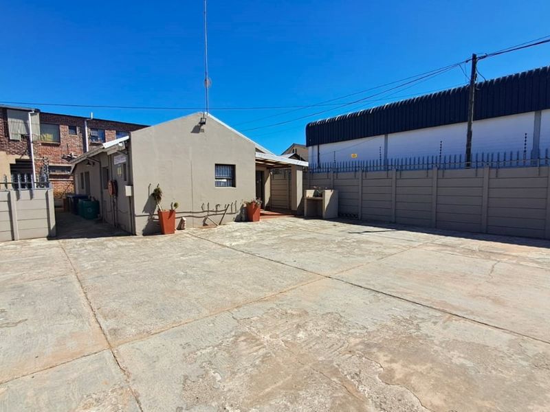 SECURE COMMERCIAL PROPERTY FOR SALE IN HUMANSDORP - Photo 9