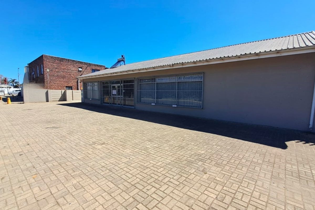 SECURE COMMERCIAL PROPERTY FOR SALE IN HUMANSDORP - Photo 3