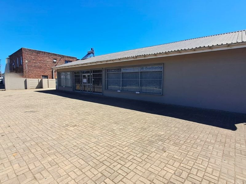 SECURE COMMERCIAL PROPERTY FOR SALE IN HUMANSDORP - Photo 3
