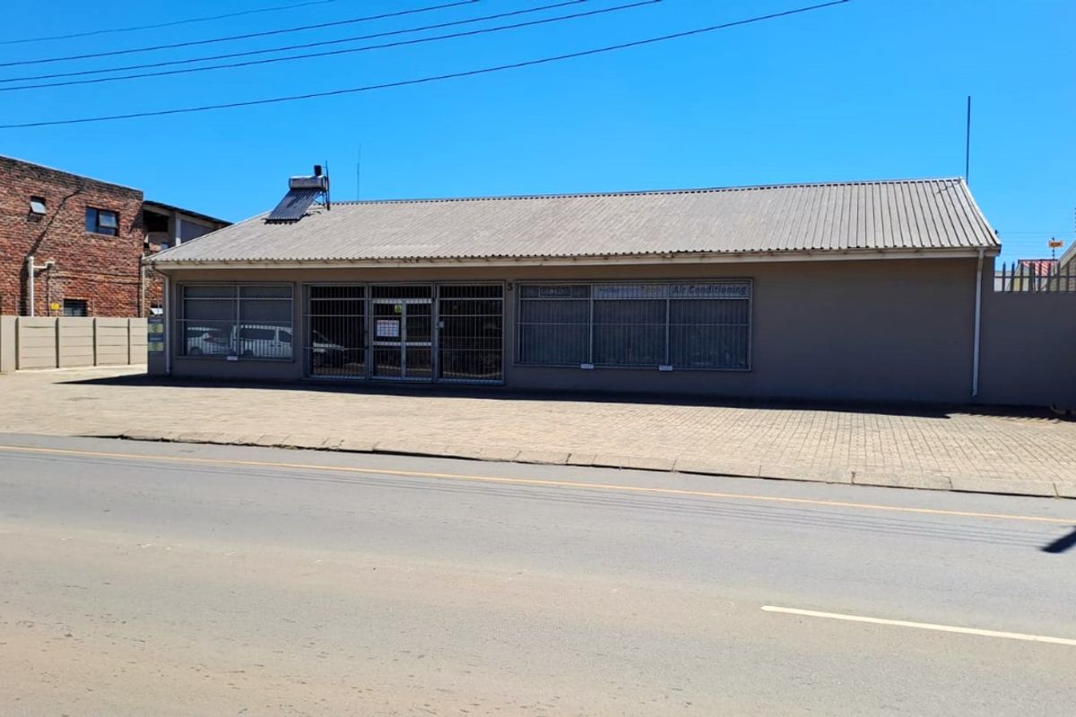 SECURE COMMERCIAL PROPERTY FOR SALE IN HUMANSDORP - Photo 2