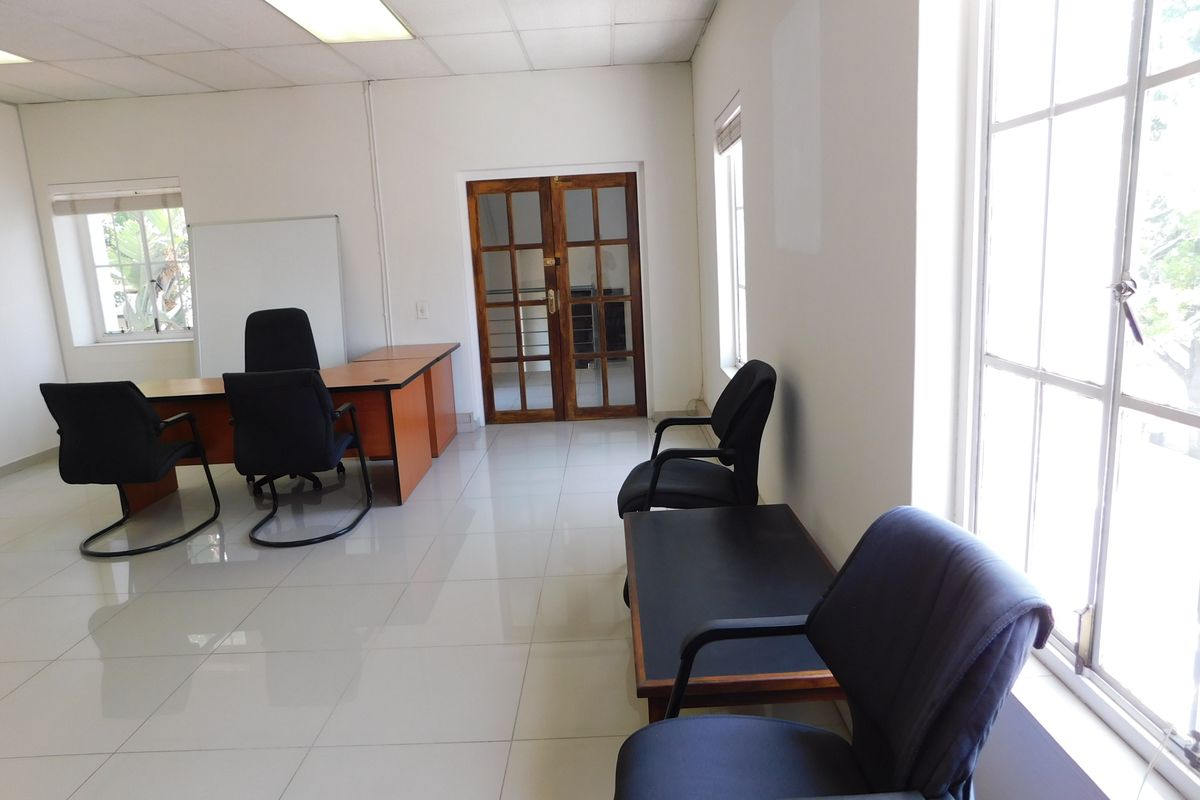 Unusual and Tranquil Immaculate Offices For Sale / To Let. - Photo 5
