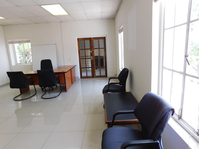 Unusual and Tranquil Immaculate Offices For Sale / To Let. - Photo 5