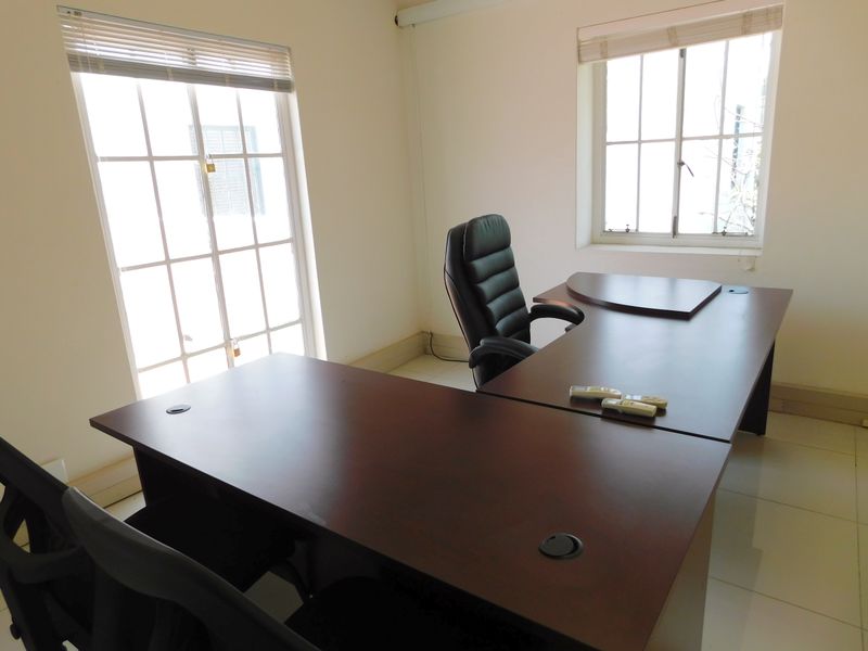 Unusual and Tranquil Immaculate Offices For Sale / To Let. - Photo 10