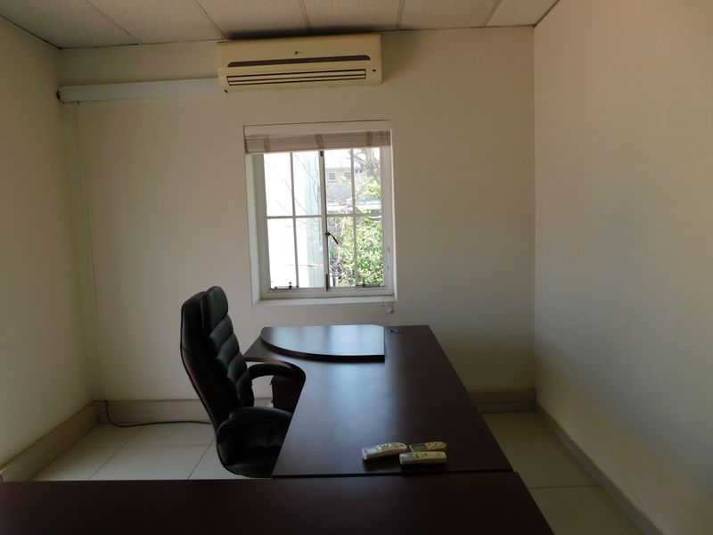 Unusual and Tranquil Immaculate Offices For Sale / To Let. - Photo 9