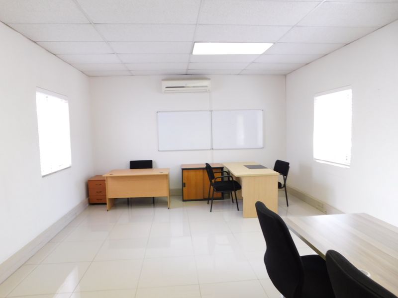 Unusual and Tranquil Immaculate Offices For Sale / To Let. - Photo 8