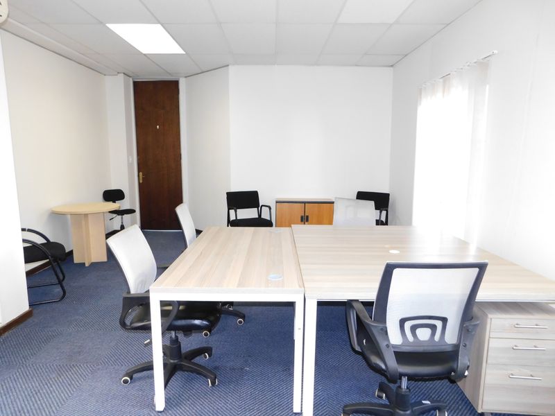 Unusual and Tranquil Immaculate Offices For Sale / To Let. - Photo 7