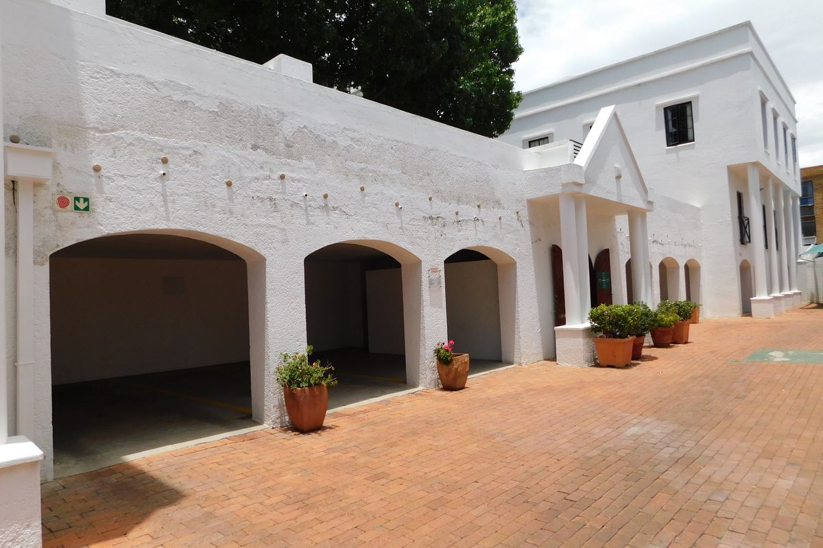 Unusual and Tranquil Immaculate Offices For Sale / To Let. - Photo 2