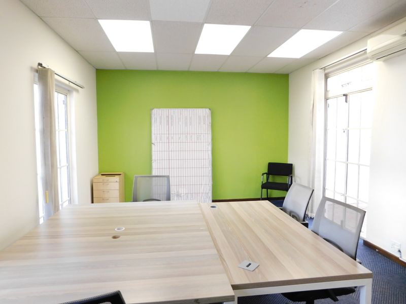 Unusual and Tranquil Immaculate Offices For Sale / To Let. - Photo 6