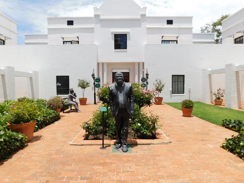 Immaculate Move In Ready Office Space To Let / For Sale. - Photo 2