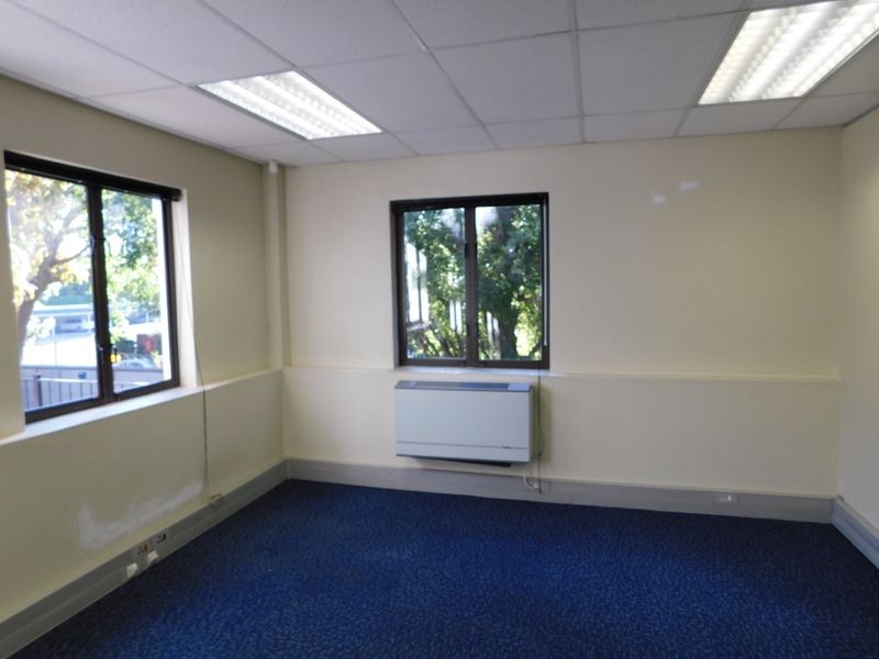 Freestanding Exclusive Use Hyde Park Offices Available To Suit. - Photo 10