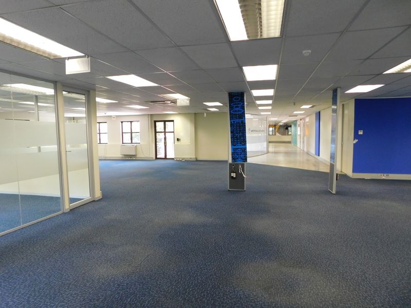 Freestanding Exclusive Use Hyde Park Offices Available To Suit. - Photo 8
