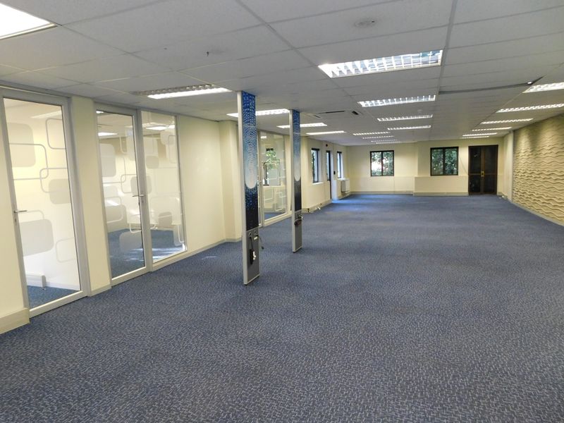Freestanding Exclusive Use Hyde Park Offices Available To Suit. - Photo 9