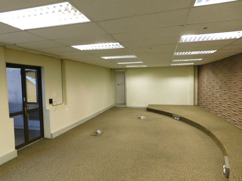 Freestanding Exclusive Use Hyde Park Offices Available To Suit. - Photo 6