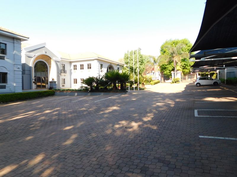 Freestanding Exclusive Use Hyde Park Offices Available To Suit. - Photo 3