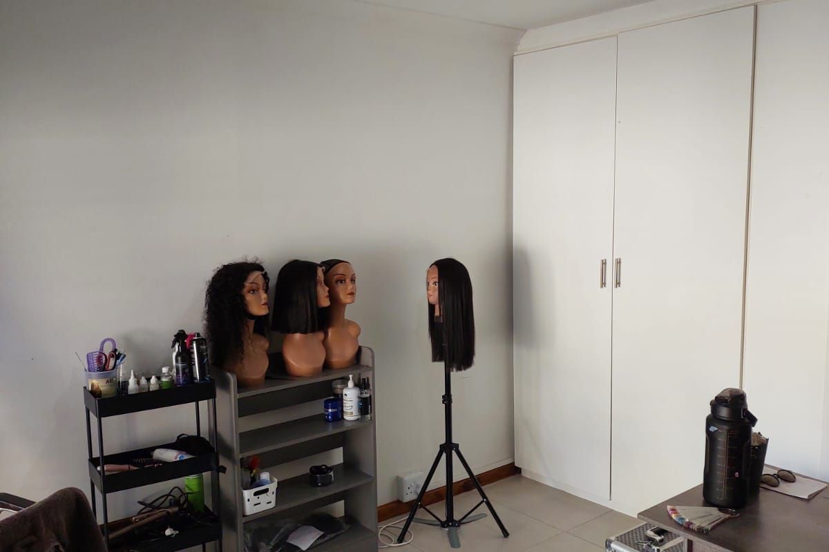 WALMER – 20 sqm COMMERCIAL SPACE FOR RENT - Photo 2