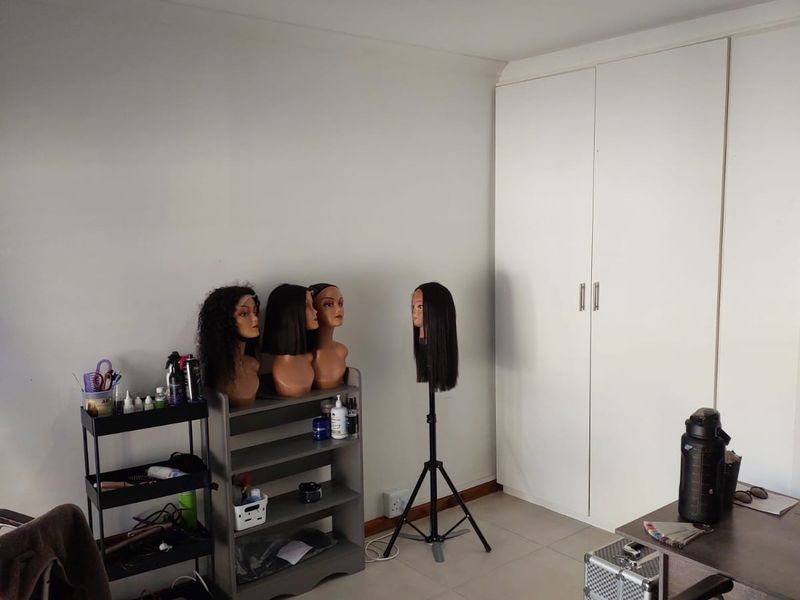 WALMER – 20 sqm COMMERCIAL SPACE FOR RENT - Photo 2