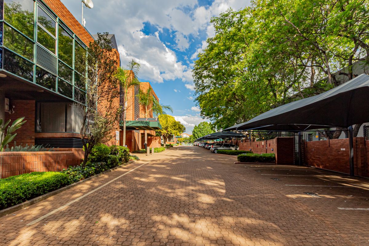 Immaculate First Floor Offices In A Secure Park Available Now. - Photo 3